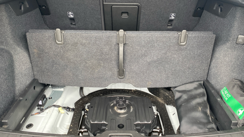 Volvo XC40 2.0 B3P Ultimate Dark 5dr Auto Petrol Estate